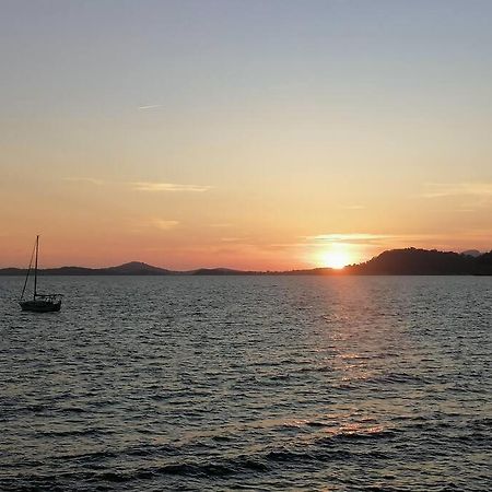 T 2 A 5 Mn A Pied De La Mer Sanary-sur-Mer Exterior photo